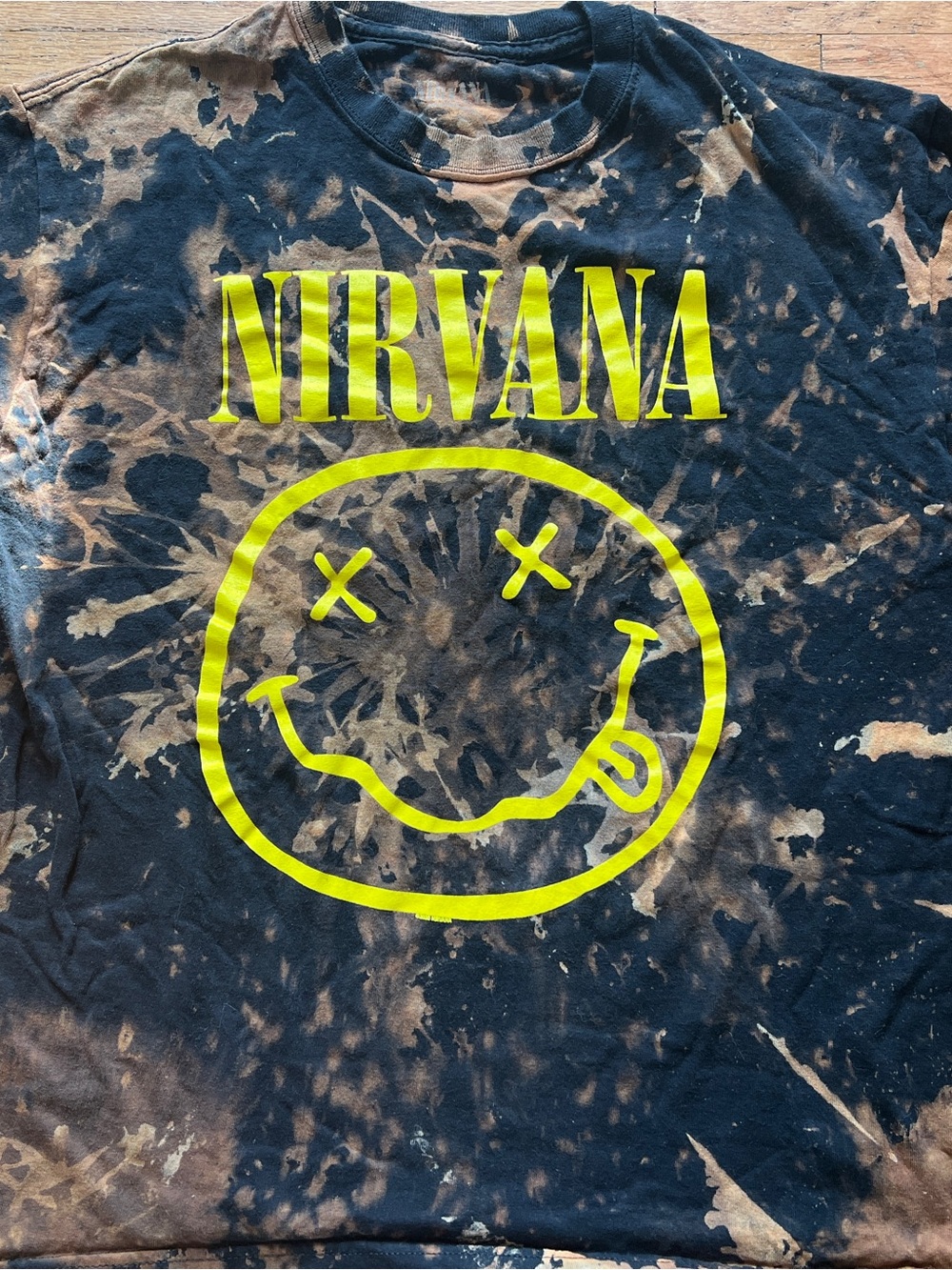 Nirvana Smiley Face Bleach Splatter Graphic T-Shirt Black Yellow Grunge Band Tee